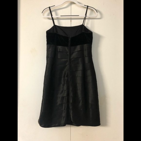 Alex Evenings Tiered Velvet Dress Sz 10P Straps Chic Formal Pencil Small Black - Picture 11 of 12